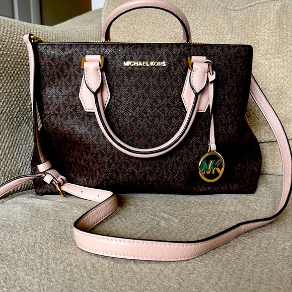 Michael Kors Handbags - 🤎💕Michael Kors Leather Convertible Bag